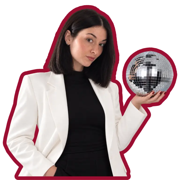 Beate Winkler mit Discokugel in der Hand